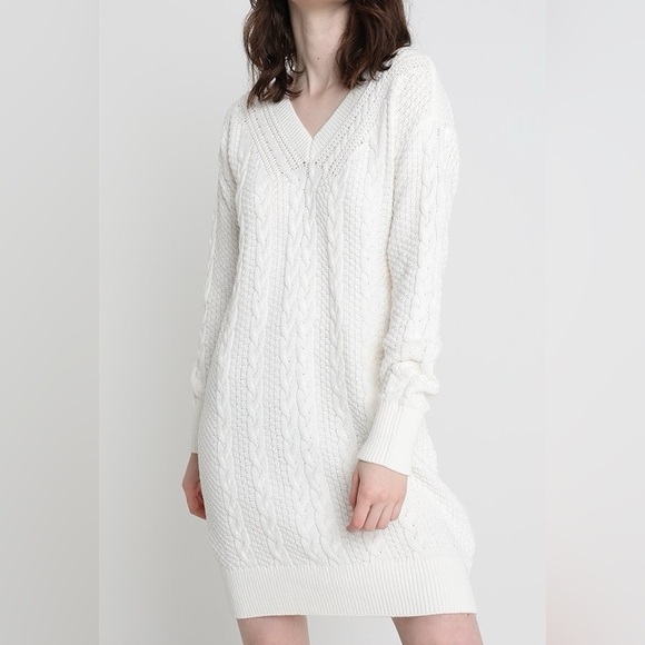 Abercrombie & Fitch Dresses & Skirts - Abercrombie & Fitch Cable Knit Open Back Long Sleeve Jumper Dress in White
